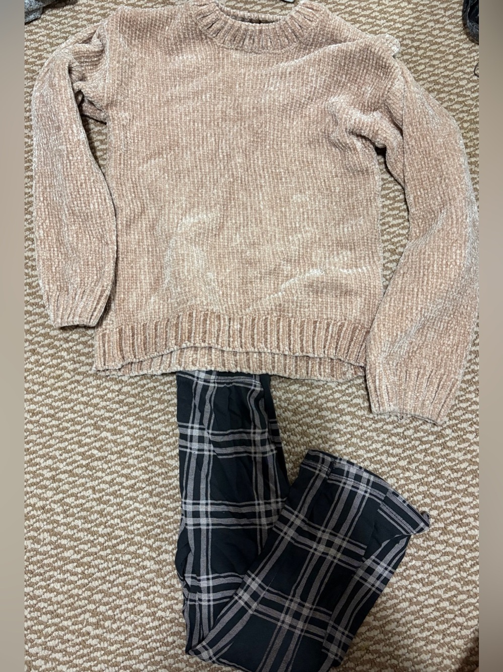 Jessica Simpson girls 4T Taupe Chenille Crewneck & Black Plaid Pants Set